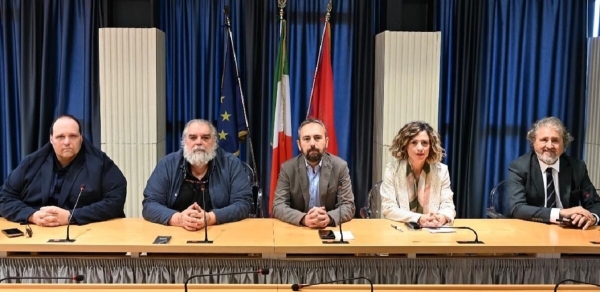 M5s e comitati cittadini sul rinvio della Nuova Pescara: "Centrodestra prende in giro la città sulla fusione"